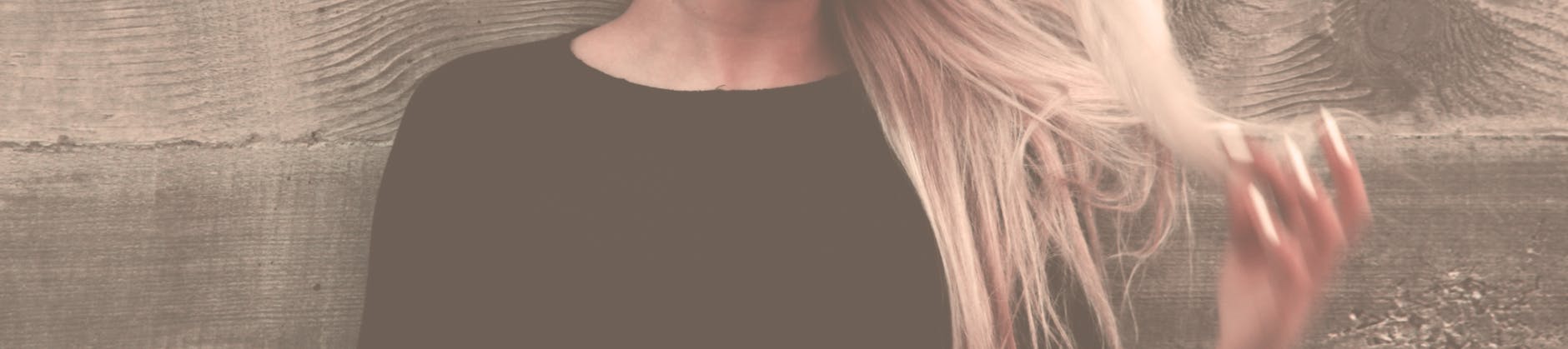 Panorama miasta Bielawa z widokiem na otaczające wzgórza i architekturę miejską.